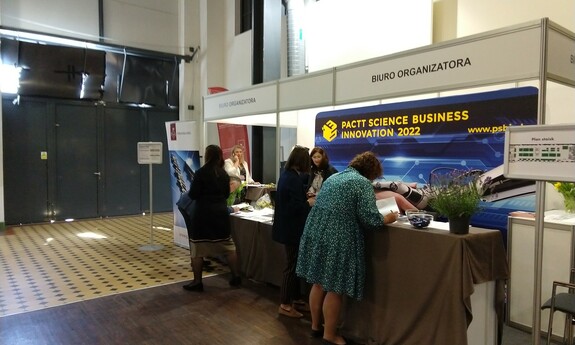 Wystawcy rejestrują się w Biurze Organizatora targów Pactt Science Business Innovation EXPO 2022.