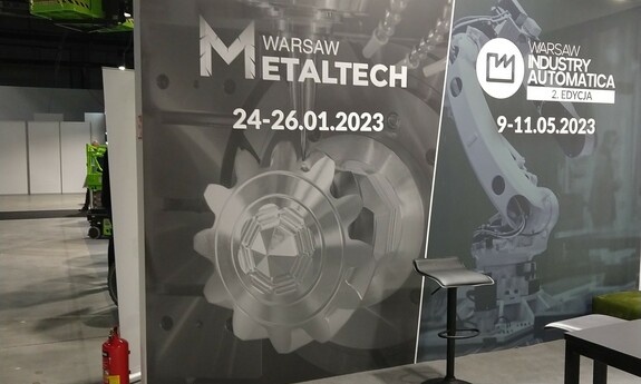 Ściana wystawowa informująca o innych targach: Warsaw METALTECH 24-26.01.2023 oraz Warsaw INDUSTRY AUTOMATICA 9-11.05.2023.